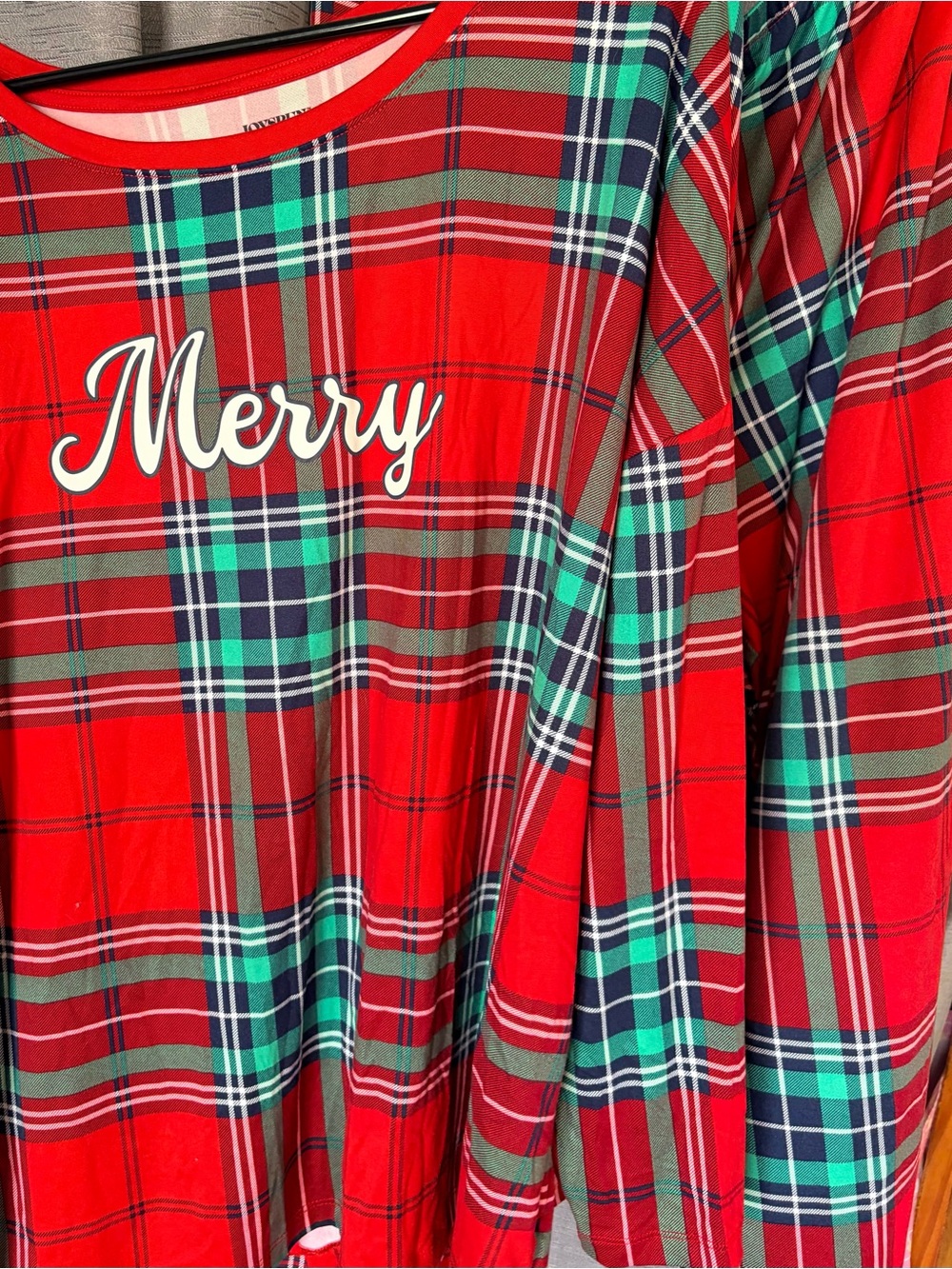 Red Plaid Women's Holiday Pajama Top - 'Merry' Script